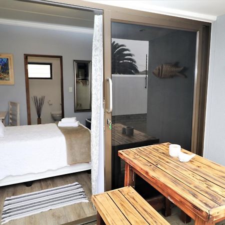 Tiende Laan Bed & Breakfast And Self-Catering Уолфиш Бей Екстериор снимка