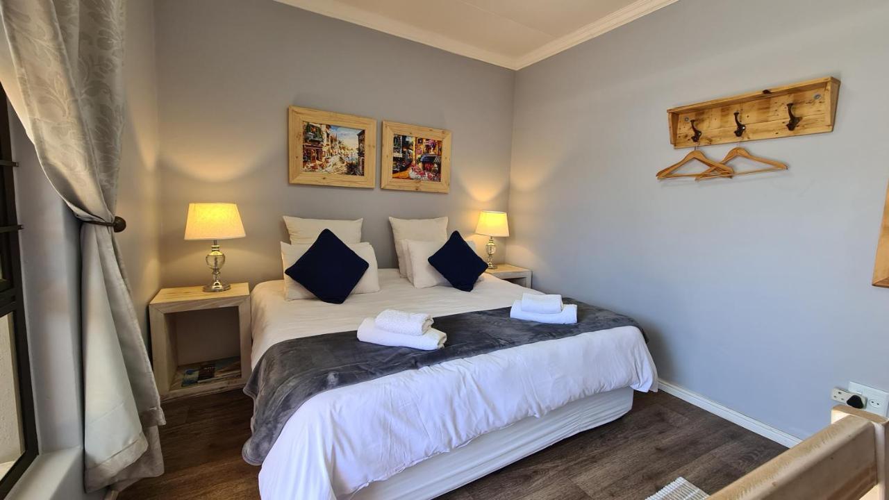 Tiende Laan Bed & Breakfast And Self-Catering Уолфиш Бей Екстериор снимка