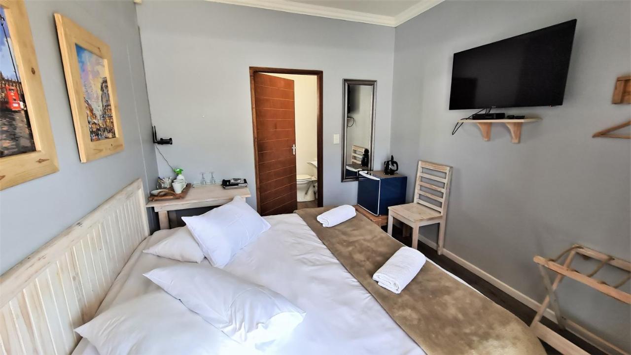 Tiende Laan Bed & Breakfast And Self-Catering Уолфиш Бей Екстериор снимка