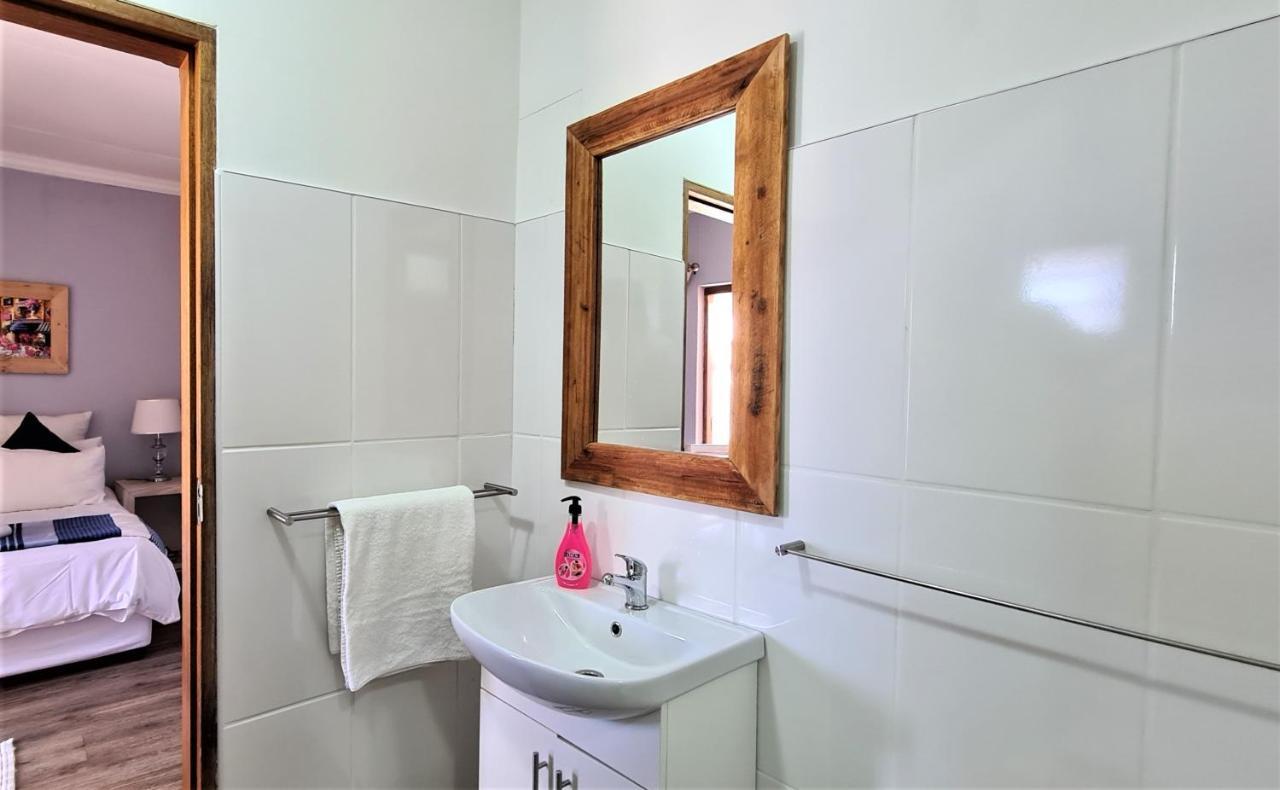 Tiende Laan Bed & Breakfast And Self-Catering Уолфиш Бей Екстериор снимка