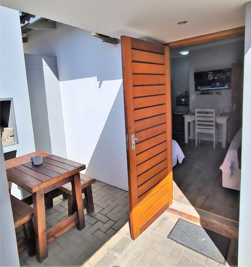 Tiende Laan Bed & Breakfast And Self-Catering Уолфиш Бей Екстериор снимка