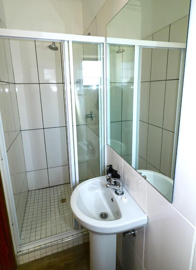 Tiende Laan Bed & Breakfast And Self-Catering Уолфиш Бей Екстериор снимка