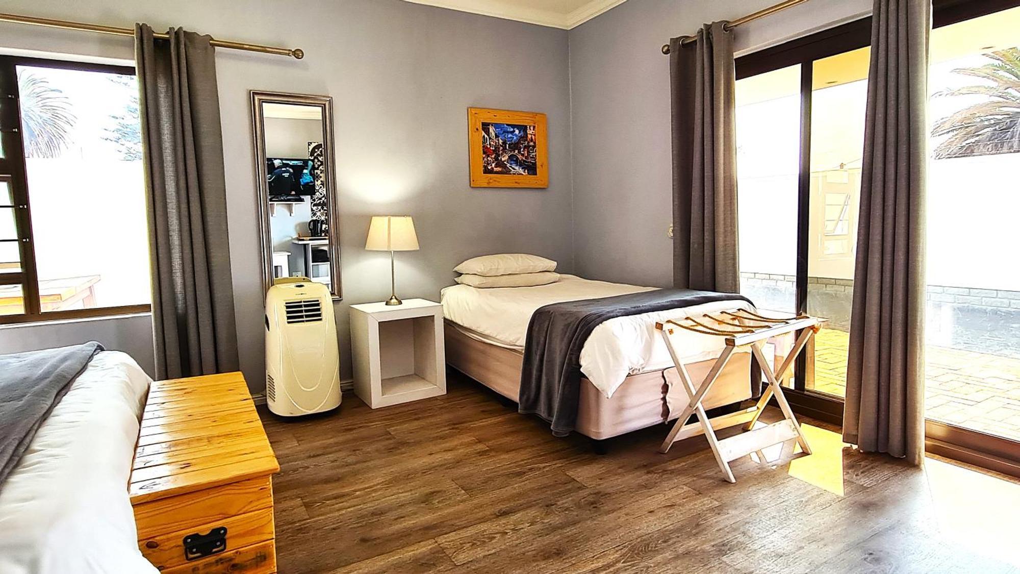Tiende Laan Bed & Breakfast And Self-Catering Уолфиш Бей Екстериор снимка