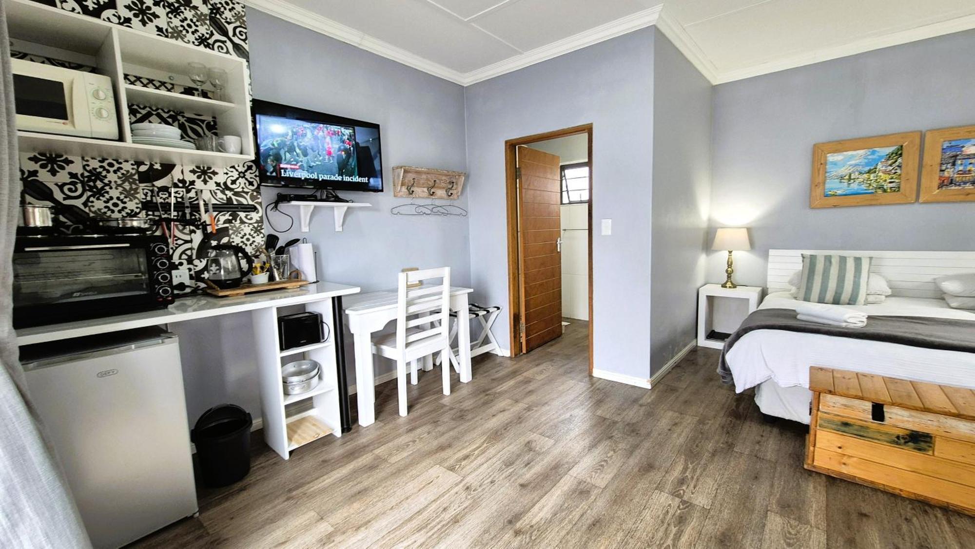 Tiende Laan Bed & Breakfast And Self-Catering Уолфиш Бей Екстериор снимка