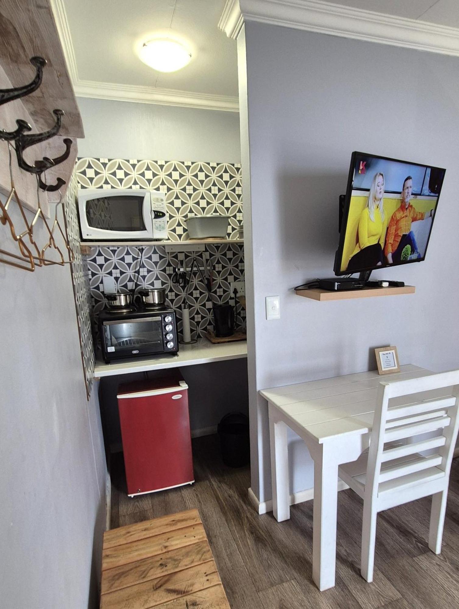 Tiende Laan Bed & Breakfast And Self-Catering Уолфиш Бей Екстериор снимка