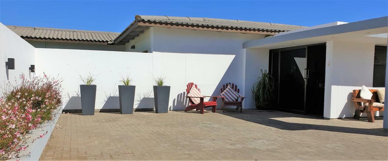 Tiende Laan Bed & Breakfast And Self-Catering Уолфиш Бей Екстериор снимка
