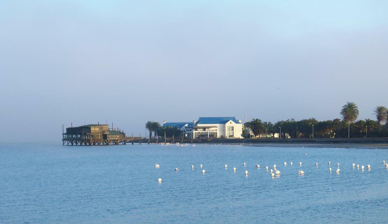 Tiende Laan Bed & Breakfast And Self-Catering Уолфиш Бей Екстериор снимка