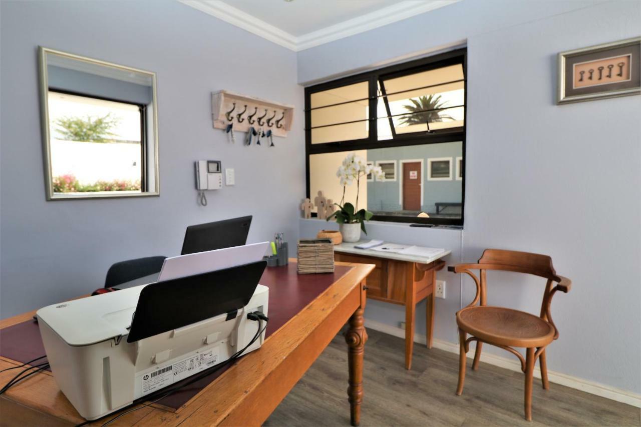 Tiende Laan Bed & Breakfast And Self-Catering Уолфиш Бей Екстериор снимка