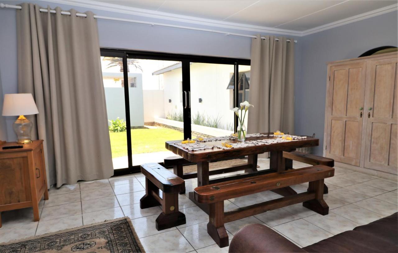 Tiende Laan Bed & Breakfast And Self-Catering Уолфиш Бей Екстериор снимка