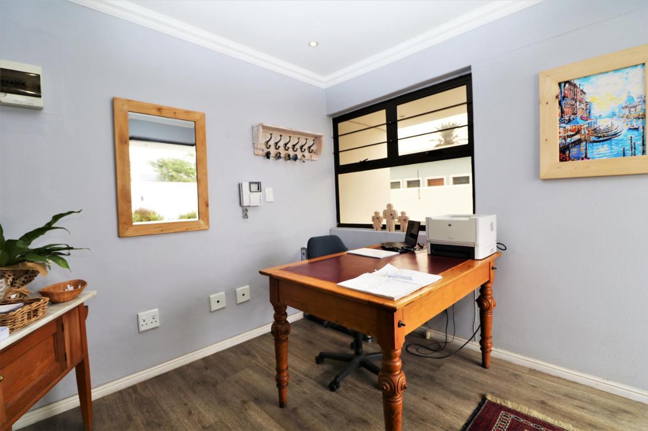 Tiende Laan Bed & Breakfast And Self-Catering Уолфиш Бей Екстериор снимка