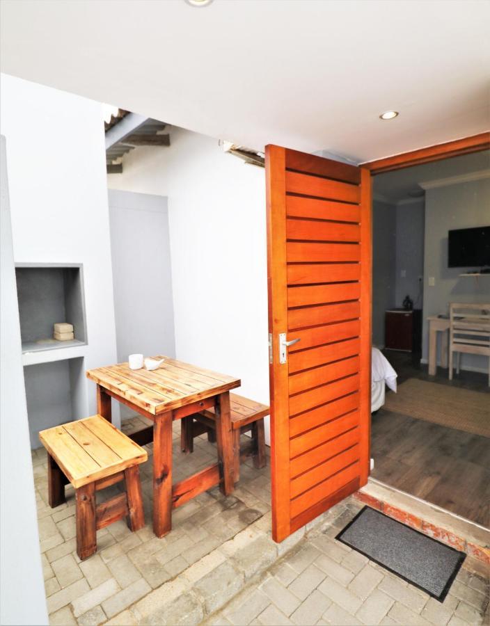 Tiende Laan Bed & Breakfast And Self-Catering Уолфиш Бей Екстериор снимка