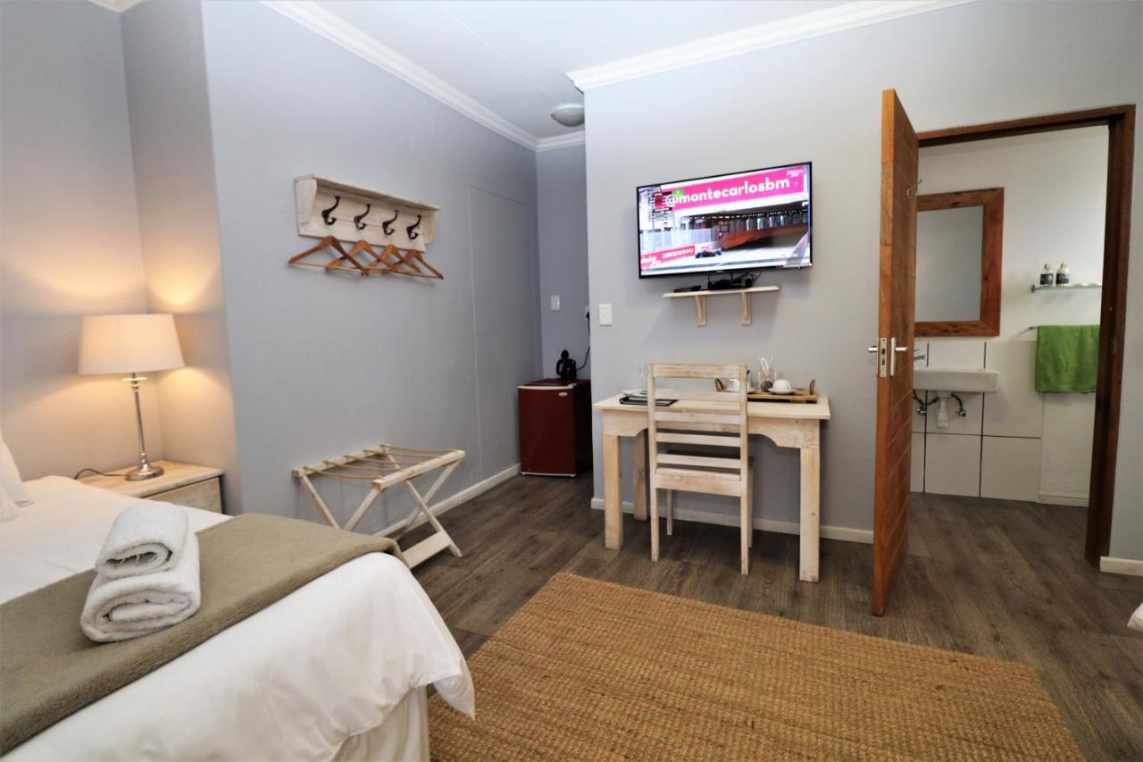 Tiende Laan Bed & Breakfast And Self-Catering Уолфиш Бей Екстериор снимка