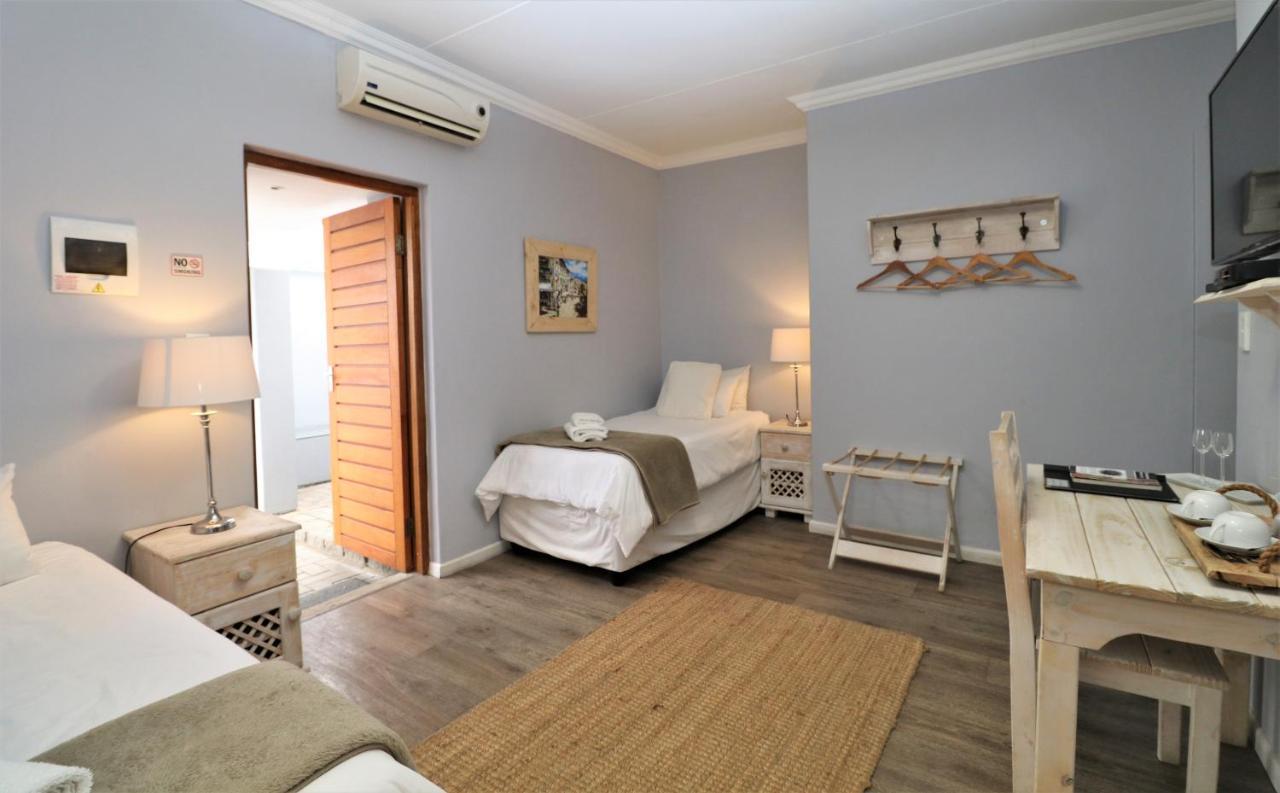 Tiende Laan Bed & Breakfast And Self-Catering Уолфиш Бей Екстериор снимка